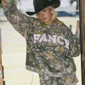 ISO camo FANCYD mockneck size L/XL!!